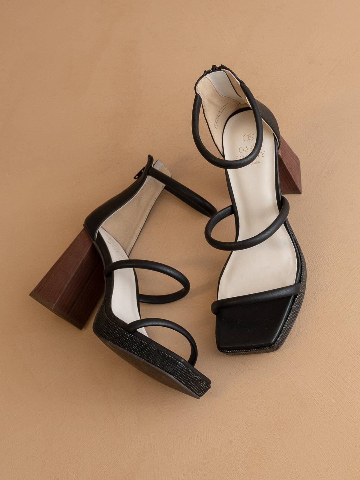 The Aisa Black | 3-Strap Platform Heel