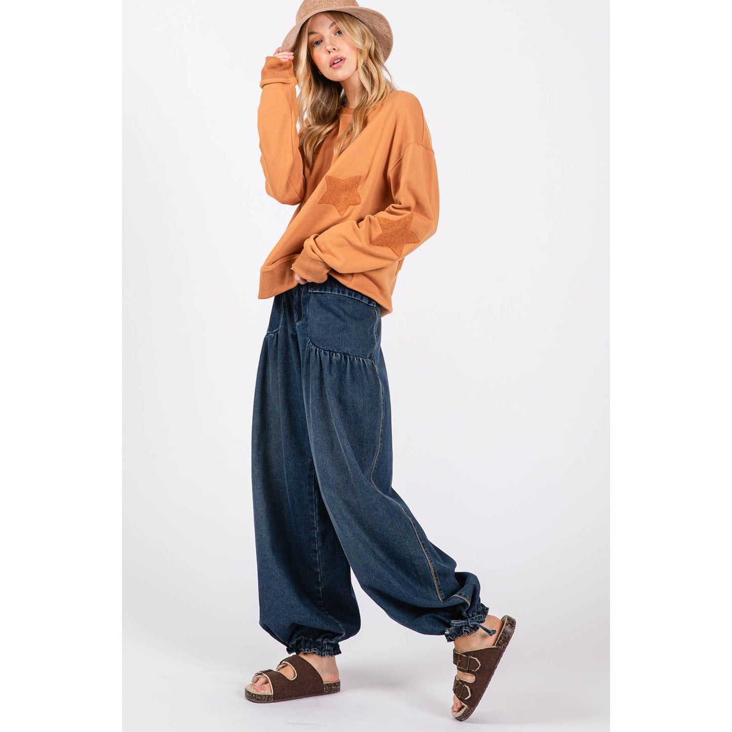 MID-RISE BALLOON DENIM JEANS WITH POCKETS