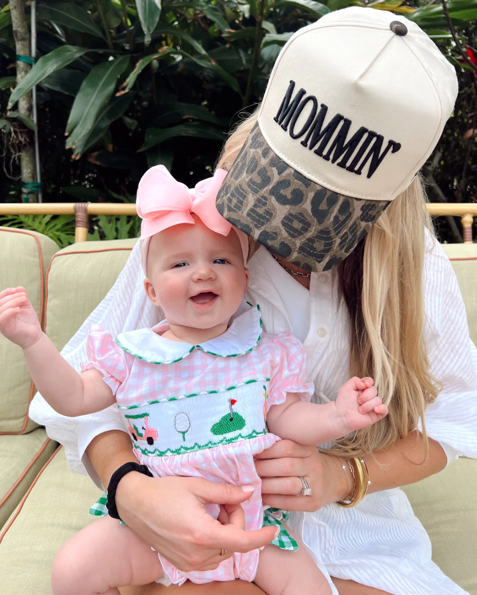 Mommin' - Black Vintage Trucker Hat