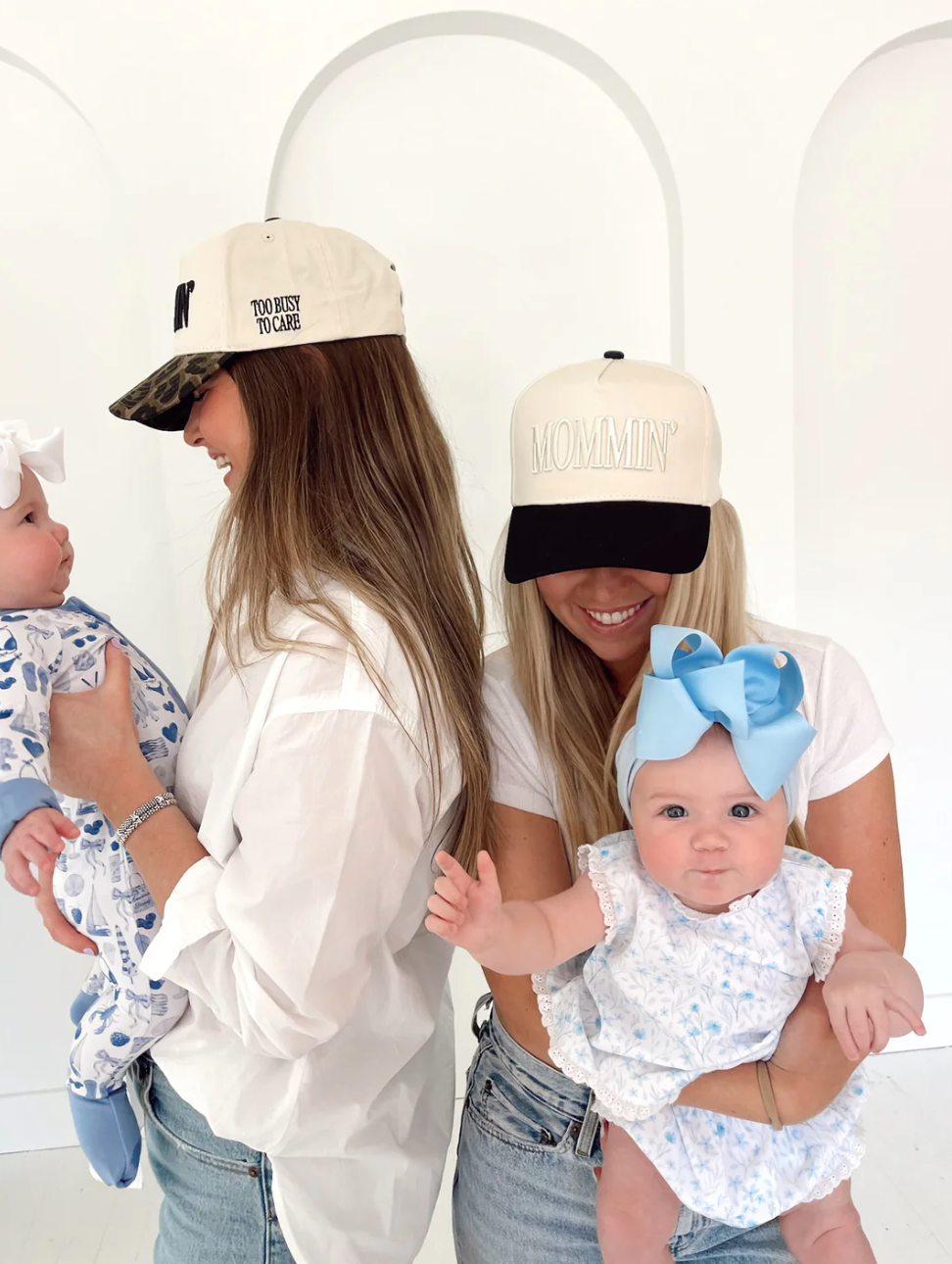 Mommin' - Black Vintage Trucker Hat