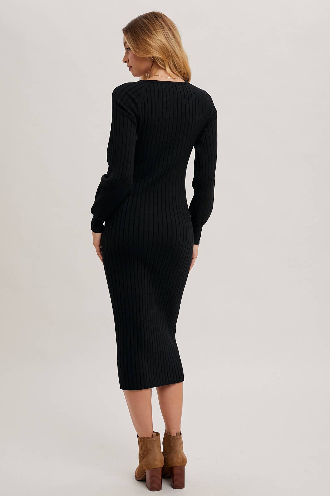 V-NECK RIBBED KNIT SWEATER MIDI DRESS