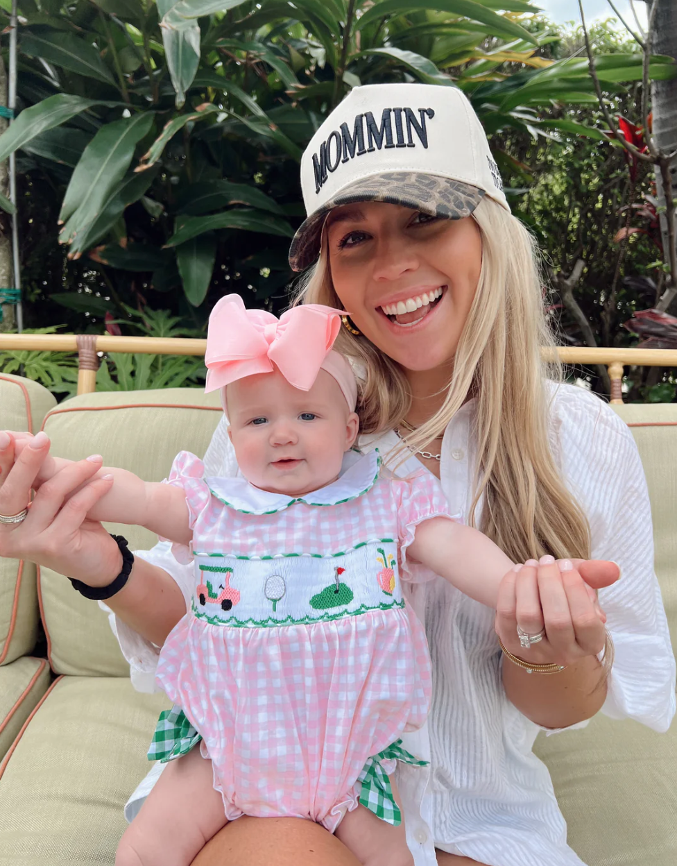 Mommin' - Black Vintage Trucker Hat