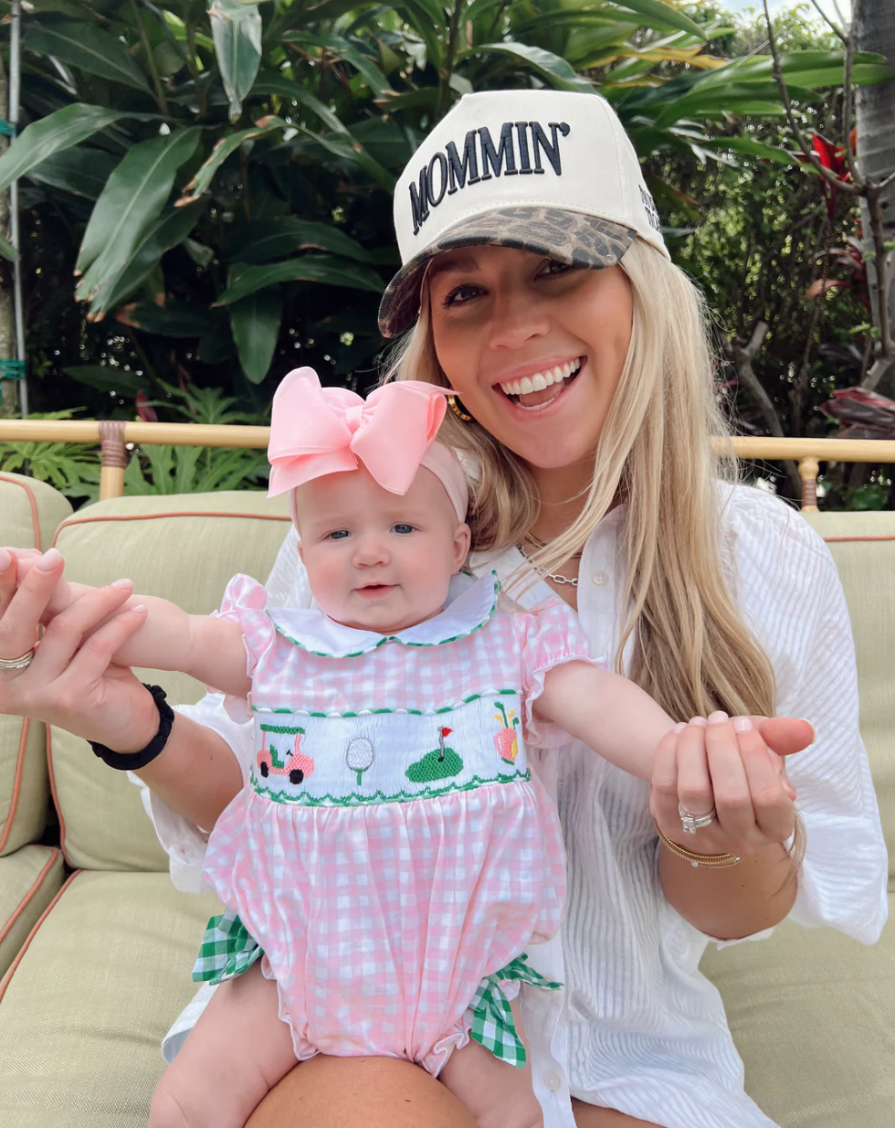 Mommin' - Black Vintage Trucker Hat