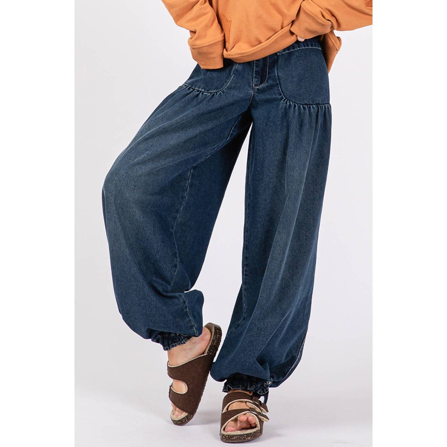 MID-RISE BALLOON DENIM JEANS WITH POCKETS